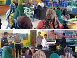 Polres Kaur Peduli Stunting Serahkan Bantuan Ayam Petelur Di Desa Cahaya Batin
