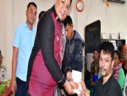 Bupati Samosir Salurkan Bansos Untuk Penyandang Disabilitas Anak Terlantar Dan Lanjut Usia Terlantar