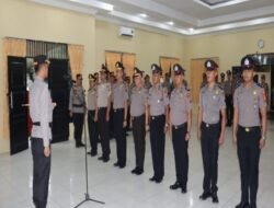 Sambut HUT Bhayangkara Ke-78, Kapolres Toba Pimpin Upacara Kenaikan Pangkat 21 Personil