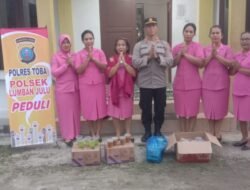 Polsek Lumban Julu Bersama Bhayangkari Dan Personil Bagikan Takjil Dan Buka Puasa Bersama