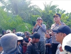 Kapolres Kaur Pimpin Langsung Pengamanan Aksi Unjuk Rasa Forum Peduli Wilayah Kedurang Bengkulu Selatan (FPWKBS)
