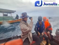 Personil Unit Siaga SAR Teluk Dalam, Berhasil Selamatkan Satu Orang Nelayan Yang Terdampar Saat Melaut Di Perairan Langundri Nias Selatan