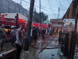 2 Rumah Semi Permanen Di Porsea Terbakar, Diduga Korsleting Listrik
