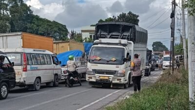 Kapolres Toba Respon Cepat Saat Antrian Panjang Mobil Isi BBM Di SPBU Silangit