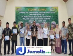 PTPN IV Regional 1 Serahkan TJSL Kepada 42 Objek Penerima