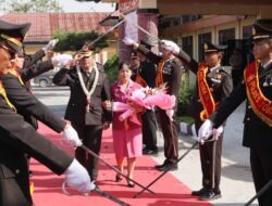 Kapolres Toba Pimpin Wisuda Purnabakti Kompol Bungaran Samosir Dan AKP Daniel Aritonang