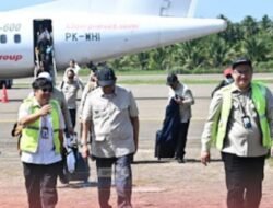 Sekda Nias Samson P. Zai.S.H.,M.H. Sambut Kedatangan Wakil Menteri Ketenagakerjaan RI Di Bandara Binaka