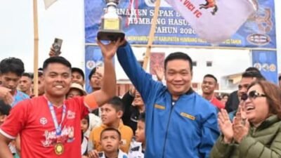 Bupati Humbahas Tutup Bupati Cup, Puluhan Ribu Penonton Padati Lapangan Merdeka Saksikan Final Vini Vidi Vici FC Taklukkan Pespa FC 1-0