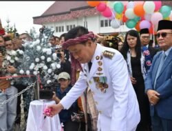 Bupati Tandatangani Prasasti, Tanda Penghormatan Bagi Pejuang Terbentuknya Kabupaten Humbahas