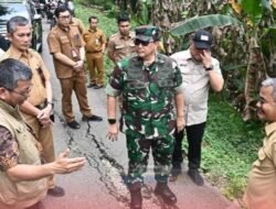 Bupati Nias YAATULO Gulo Dan Ketua DPRD Sabayutu Gulo Dampingi Satgas PRR Cek Lokasi Pascabencana