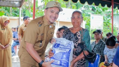 Serahkan Bantuan Pangan, Wali Kota Tebing Tinggi: “Jangan Diperjualbelikan”